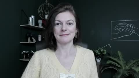 Snapshot of vivian_dream chatting on May 11, 5:46 am Vivian online show from May 11, 5:46 am