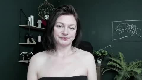 Snapshot of vivian_dream chatting on May 14, 11:39 am Vivian online show from May 14, 11:39 am