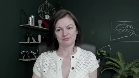 Snapshot of vivian_dream chatting on May 22, 6:09 am Vivian online show from May 22, 6:09 am
