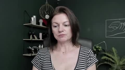 Snapshot of vivian_dream chatting on May 30, 8:44 am Vivian online show from May 30, 8:44 am