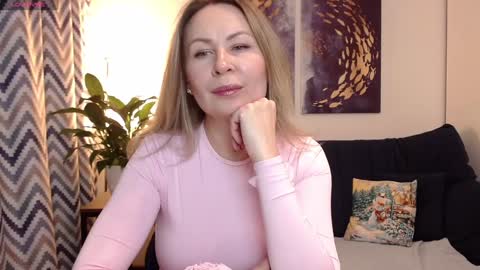 Vivian online show from December 8, 5:11 pm