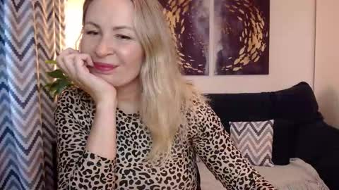 Vivian online show from September 8, 2:27 pm