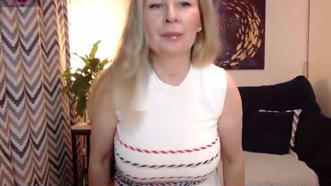 Vivian online show from November 12, 6:08 pm