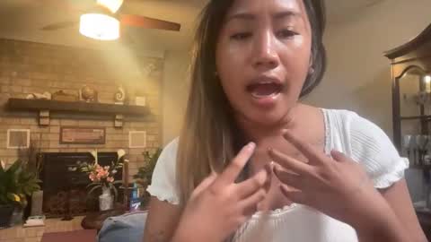 Snapshot of viviandela97 chatting on June 8, 9:31 am viviandela97 online show from June 8, 9:31 am