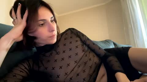 Snapshot of vivianglow chatting on July 1, 1:24 pm vivianglow online show from July 1, 1:24 pm