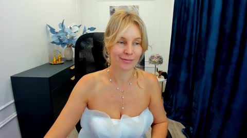 Snapshot of vivianlirei chatting on September 11, 11:32 am Sinti online show from September 11, 11:32 am