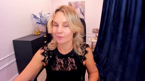 Snapshot of vivianlirei chatting on September 25, 11:36 am Sinti online show from September 25, 11:36 am