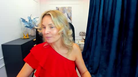Snapshot of vivianlirei chatting on September 28, 11:37 am Sinti online show from September 28, 11:37 am