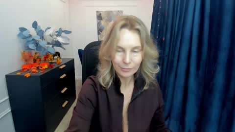 Snapshot of vivianlirei chatting on October 22, 11:43 am Sinti online show from October 22, 11:43 am
