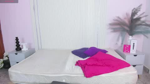 vivianowen9 online show from April 20, 12:30 pm