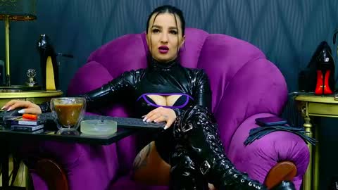 Vivian Reeve online show from April 10, 6:18 am