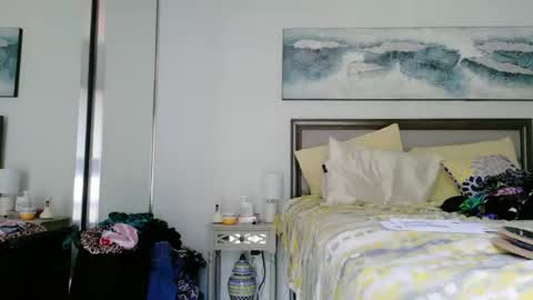 Snapshot of vivians_roses chatting on July 5, 2:24 pm Vivians Roses online show from July 5, 2:24 pm