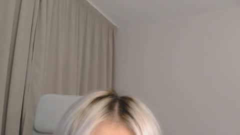 vivianwinters online show from November 16, 9:20 pm