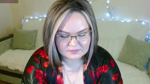 Snapshot of vivien__wet chatting on February 2, 2:45 pm Vivien online show from February 2, 2:45 pm