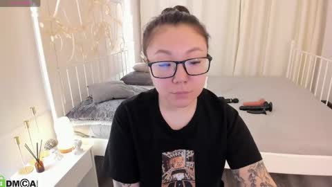 Snapshot of vivien_montclair chatting on April 16, 11:29 pm Vivien online show from April 16, 11:29 pm