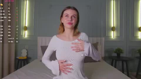 Snapshot of vivien_ronal chatting on July 18, 6:45 pm Sophia online show from July 18, 6:45 pm