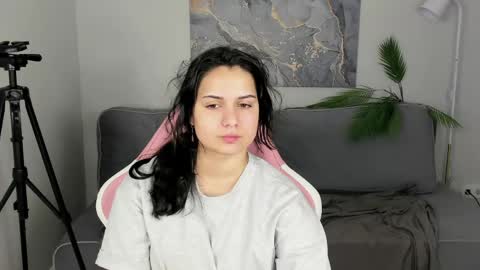 vivien_ross online show from May 18, 1:24 am