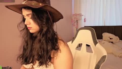 vivien_ross online show from June 2, 1:07 am