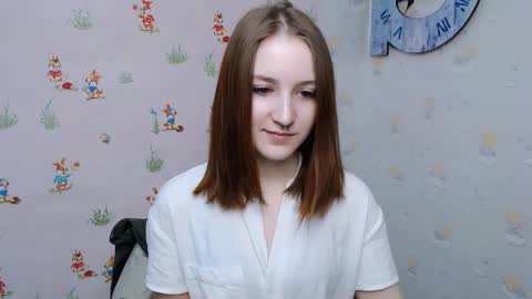 Snapshot of vivienalles_ chatting on December 2, 7:58 am vivienalles_ online show from December 2, 7:58 am