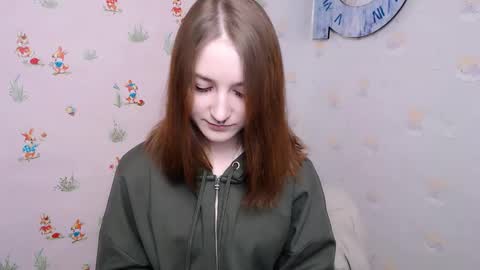 Snapshot of vivienalles_ chatting on December 3, 1:21 pm vivienalles_ online show from December 3, 1:21 pm