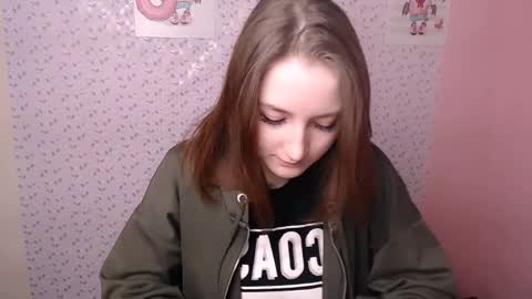 Snapshot of vivienalles_ chatting on December 4, 1:20 pm vivienalles_ online show from December 4, 1:20 pm