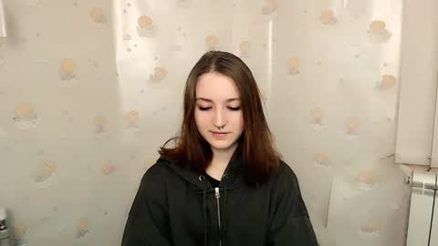 Snapshot of vivienalles_ chatting on December 5, 2:22 pm vivienalles_ online show from December 5, 2:22 pm