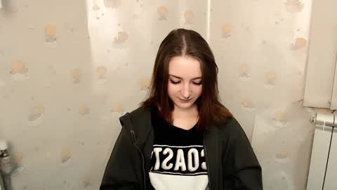 Snapshot of vivienalles_ chatting on December 5, 5:28 pm vivienalles_ online show from December 5, 5:28 pm