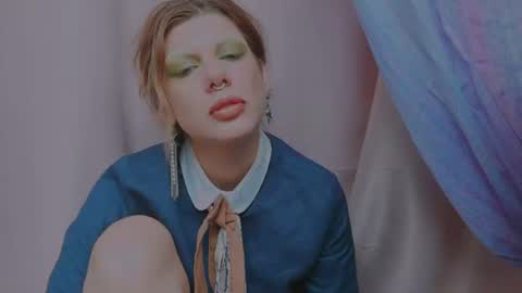 viviendarkbloom online show from June 24, 9:30 am