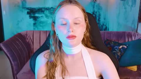 Vivien online show from November 1, 5:37 pm