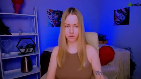 Snapshot of vivienne_sweet chatting on February 26, 10:15 am Vivi online show from February 26, 10:15 am