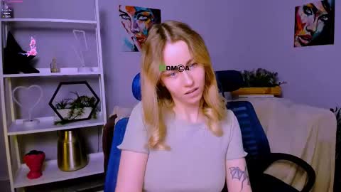 Snapshot of vivienne_sweet chatting on February 28, 8:39 pm Vivi online show from February 28, 8:39 pm