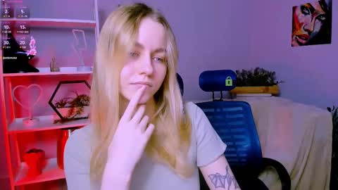 Snapshot of vivienne_sweet chatting on March 1, 12:17 am Vivi online show from March 1, 12:17 am