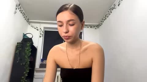 Vivi online show from October 28, 12:09 pm