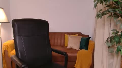 Vivienne online show from October 15, 4:18 pm