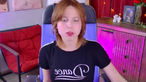Vivienne  online show from May 31, 6:53 am