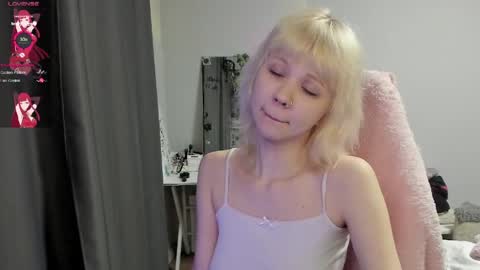 Snapshot of vivy_ chatting on May 2, 9:31 pm chatur babes online show from May 2, 9:31 pm