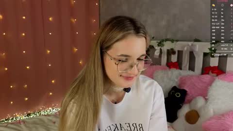 Snapshot of vivyboo111 chatting on February 4, 7:42 pm vivyboo111 online show from February 4, 7:42 pm