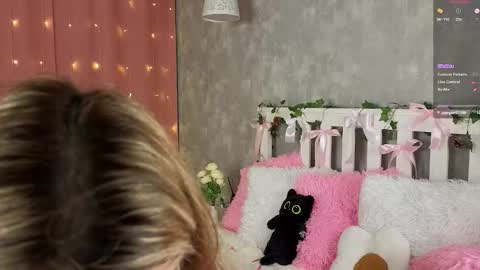 Snapshot of vivyboo111 chatting on February 7, 8:34 pm vivyboo111 online show from February 7, 8:34 pm