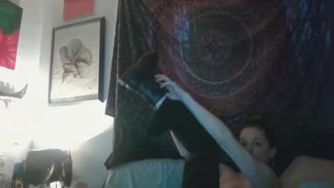 Snapshot of vixen1222 chatting on June 7, 2:05 am vixen1222 online show from June 7, 2:05 am
