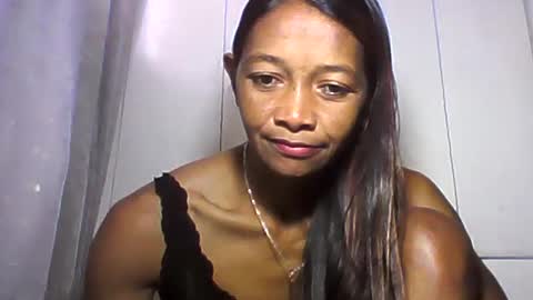 Snapshot of vixen_lina chatting on June 22, 6:10 am vixen_lina online show from June 22, 6:10 am