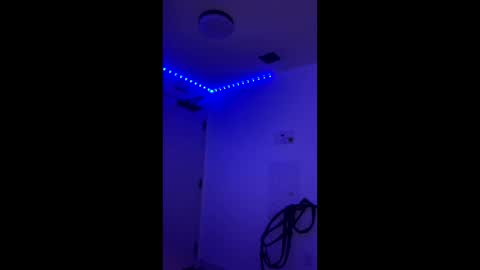 Snapshot of vixenblade chatting on February 3, 6:11 am vixenblade online show from February 3, 6:11 am