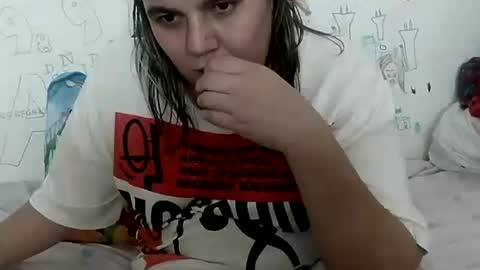 Snapshot of vixenbya chatting on December 22, 11:22 am vixenbya online show from December 22, 11:22 am