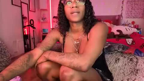 Snapshot of vixencapri chatting on March 2, 6:37 pm Vixen Capri online show from March 2, 6:37 pm