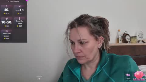 vixenjae online show from March 31, 8:15 am