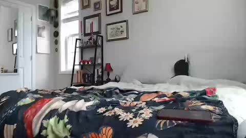 Liz online show from October 10, 4:28 pm