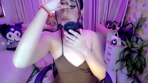 Snapshot of vixenluscious chatting on February 23, 8:55 am vixenluscious online show from February 23, 8:55 am