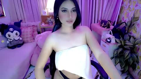 Snapshot of vixenluscious chatting on February 26, 2:43 am vixenluscious online show from February 26, 2:43 am