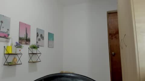 Snapshot of vixenlust17 chatting on February 24, 1:36 am vixenlust17 online show from February 24, 1:36 am