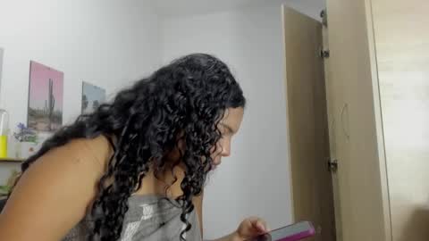 Snapshot of vixenlust17 chatting on February 25, 2:10 am vixenlust17 online show from February 25, 2:10 am