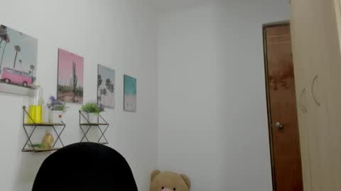 Snapshot of vixenlust17 chatting on February 27, 2:11 am vixenlust17 online show from February 27, 2:11 am